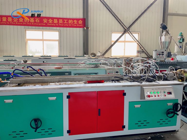 Китай Профессиональная линия для изготовления ПВХ багета Производитель - Qingdao Xinrui Plastic Machinery Co.,Ltd. - станки листов из- Линия террасная доска ДПК