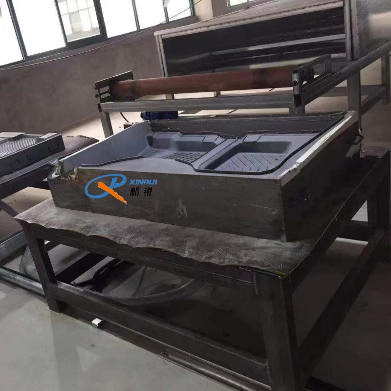 Ручное вакуумное формовочное оборудование используется для напольных ковриков автомобилей