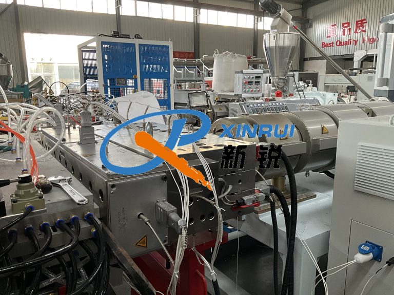 Китай Экструзионная линия производства двери из ДПК Производитель - Qingdao Xinrui Plastic Machinery Co.,Ltd. - станки листов из- Линия террасная доска ДПК