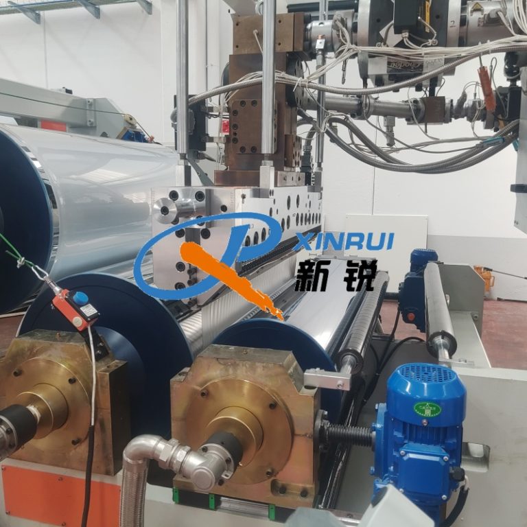 Китай Прочная пленка из ПЭТ для вашего устройства Производитель - Qingdao Xinrui Plastic Machinery Co.,Ltd. - станки листов из- Линия террасная доска ДПК