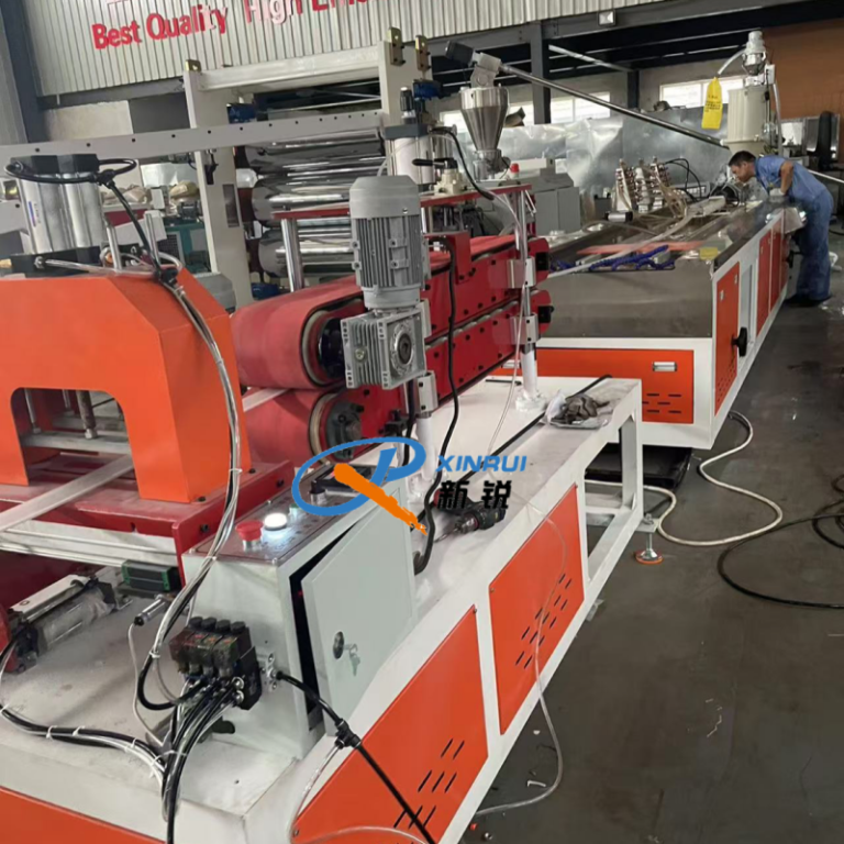 Китай Линия по производству абажуров из ПК Производитель - Qingdao Xinrui Plastic Machinery Co.,Ltd. - станки листов из- Линия террасная доска ДПК