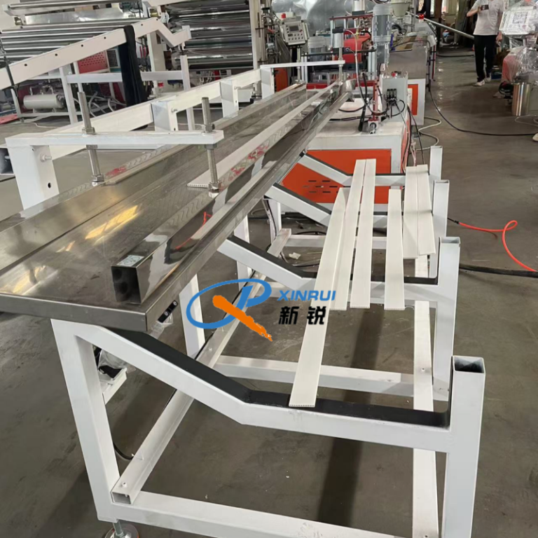 Китай Линия по производству абажуров из ПК Производитель - Qingdao Xinrui Plastic Machinery Co.,Ltd. - станки листов из- Линия террасная доска ДПК