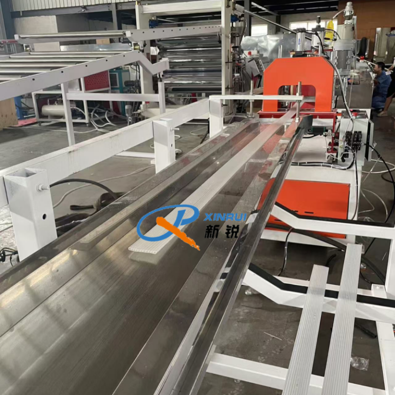 Китай Линия по производству абажуров из ПК Производитель - Qingdao Xinrui Plastic Machinery Co.,Ltd. - станки листов из- Линия террасная доска ДПК
