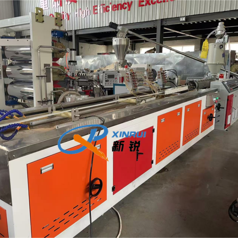 Китай Линия по производству абажуров из ПК Производитель - Qingdao Xinrui Plastic Machinery Co.,Ltd. - станки листов из- Линия террасная доска ДПК