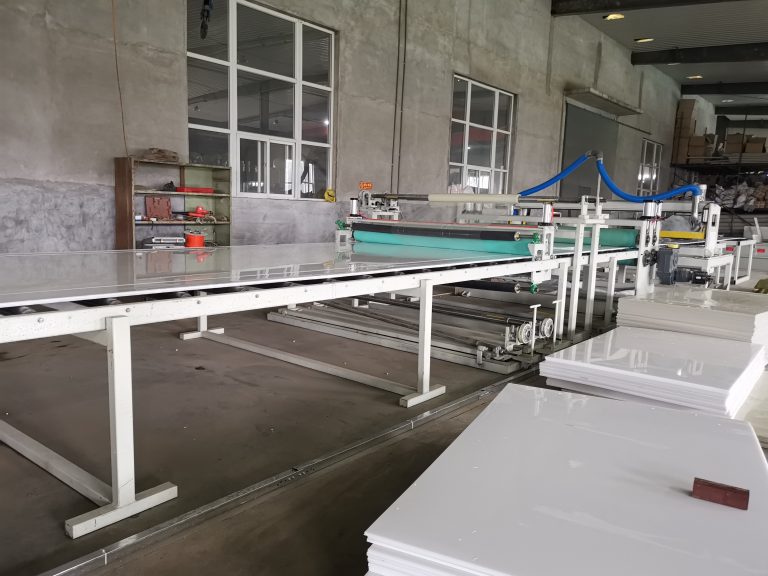 Китай Оборудование для производства толстых листов ПП ПЭ Производитель - Qingdao Xinrui Plastic Machinery Co.,Ltd. - станки листов из- Линия террасная доска ДПК