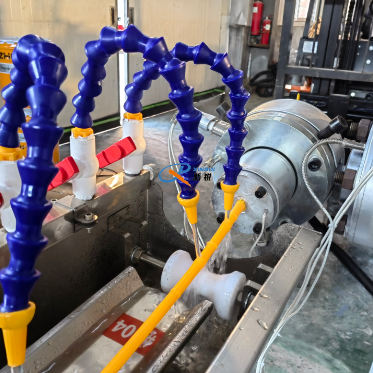 Китай Экструзионная линия по производству армированных шлангов ПВХ 5 слоев 5слой Производитель - Qingdao Xinrui Plastic Machinery Co.,Ltd. - станки листов из- Линия террасная доска ДПК