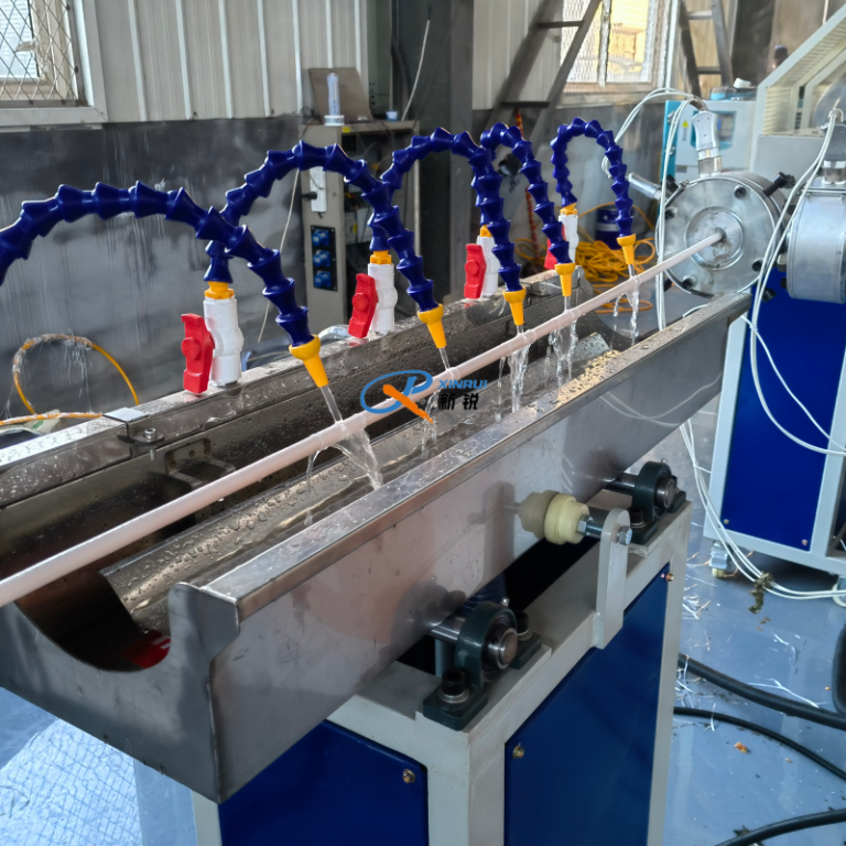 Китай Экструзионная линия по производству армированных шлангов ПВХ 5 слоев 5слой Производитель - Qingdao Xinrui Plastic Machinery Co.,Ltd. - станки листов из- Линия террасная доска ДПК