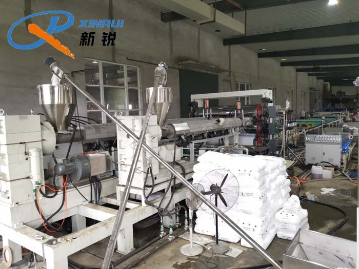 Китай Оборудование для производства толстых листов ПП ПЭ Производитель - Qingdao Xinrui Plastic Machinery Co.,Ltd. - станки листов из- Линия террасная доска ДПК