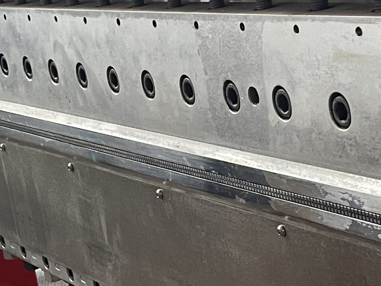 Китай Экструзионная линия производства сотового листа из ПП Производитель - Qingdao Xinrui Plastic Machinery Co.,Ltd. - станки листов из- Линия террасная доска ДПК