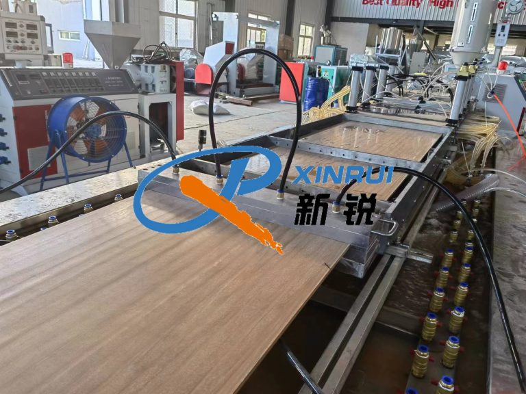 Китай Экструзионная линия производства двери из ДПК Производитель - Qingdao Xinrui Plastic Machinery Co.,Ltd. - станки листов из- Линия террасная доска ДПК