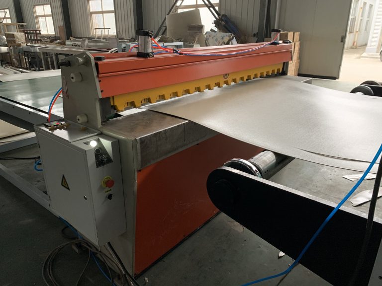 Китай 　Экструзионные линии для производства листов АБС Производитель - Qingdao Xinrui Plastic Machinery Co.,Ltd. - станки листов из- Линия террасная доска ДПК