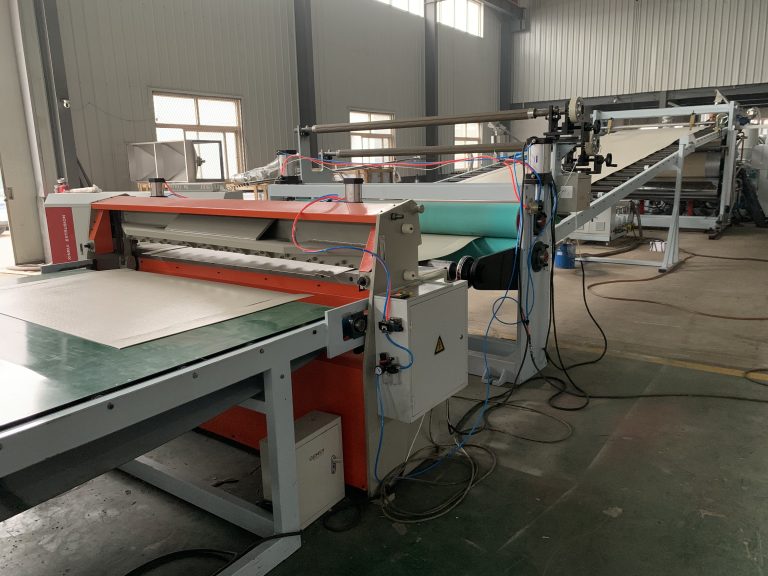 Китай 　Экструзионные линии для производства листов АБС Производитель - Qingdao Xinrui Plastic Machinery Co.,Ltd. - станки листов из- Линия террасная доска ДПК