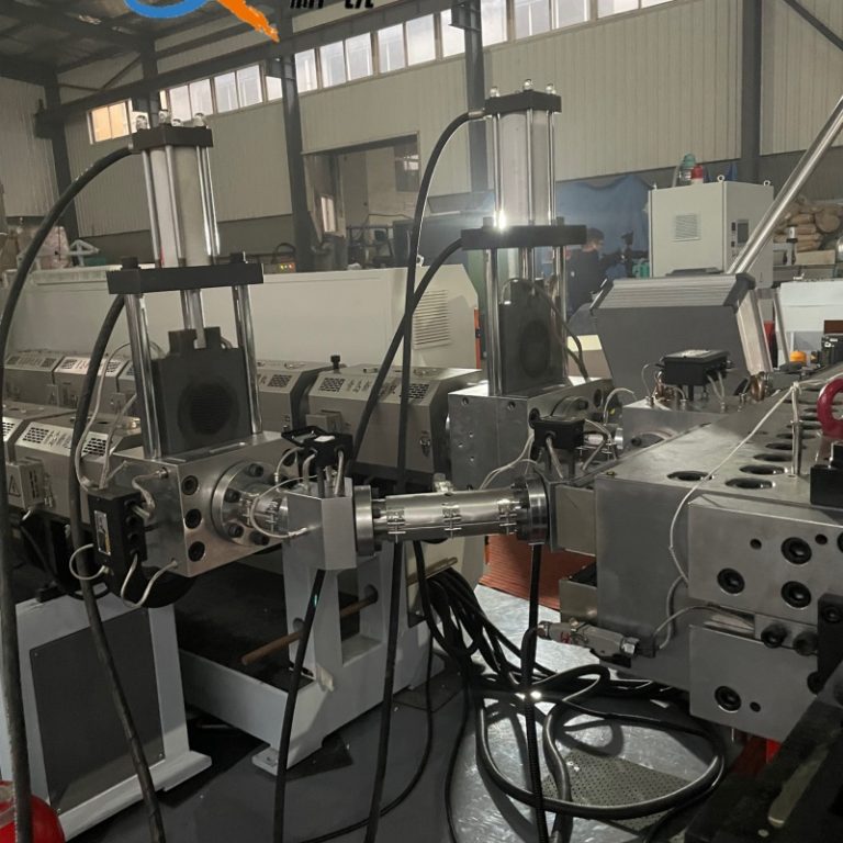 Китай Линия для производства объемной георешетки Производитель - Qingdao Xinrui Plastic Machinery Co.,Ltd. - станки листов из- Линия террасная доска ДПК