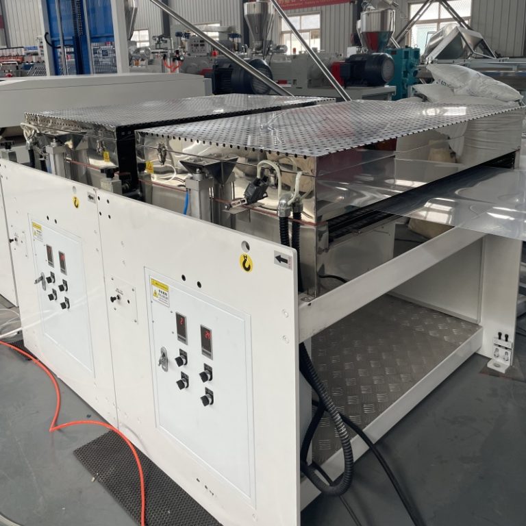 Китай Линия экструзии для производства листов ПП ПЭ ПЭТ Производитель - Qingdao Xinrui Plastic Machinery Co.,Ltd. - станки листов из- Линия террасная доска ДПК
