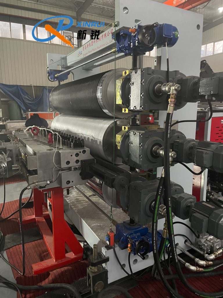 Китай Линия для производства объемной георешетки Производитель - Qingdao Xinrui Plastic Machinery Co.,Ltd. - станки листов из- Линия террасная доска ДПК