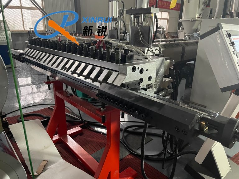 Китай Линия для производства объемной георешетки Производитель - Qingdao Xinrui Plastic Machinery Co.,Ltd. - станки листов из- Линия террасная доска ДПК