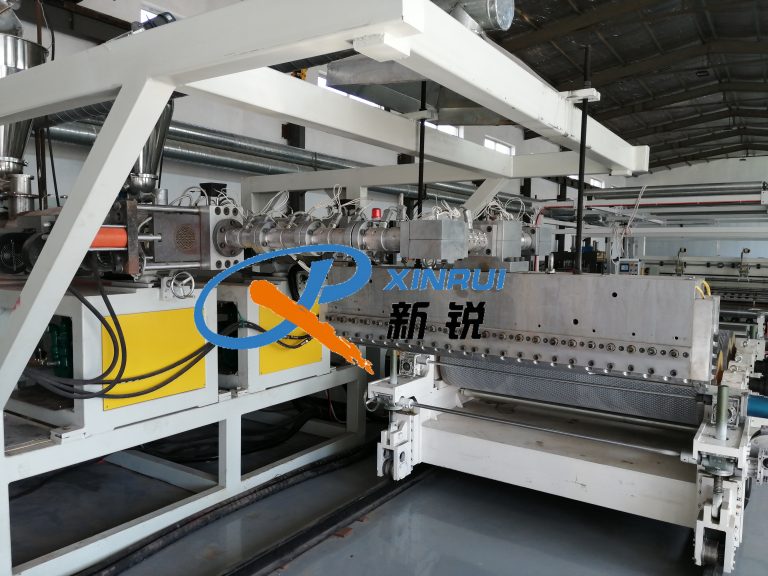 Китай Оборудование для изготовления PVC полых цепочкообразных коврик Производитель - Qingdao Xinrui Plastic Machinery Co.,Ltd. - станки листов из- Линия террасная доска ДПК