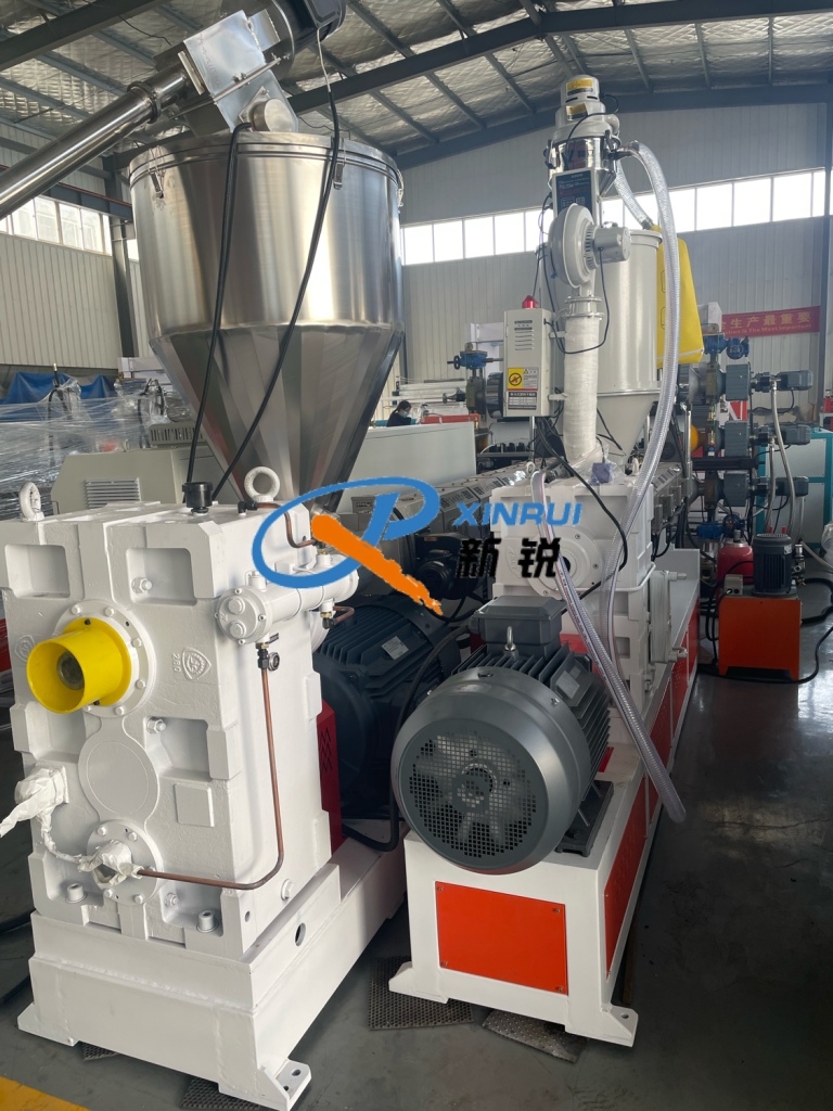 Китай Линия для производства объемной георешетки Производитель - Qingdao Xinrui Plastic Machinery Co.,Ltd. - станки листов из- Линия террасная доска ДПК