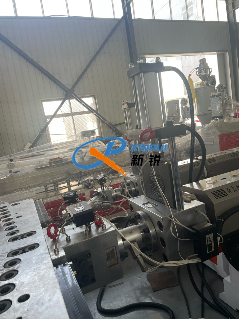 Китай Линия для производства объемной георешетки Производитель - Qingdao Xinrui Plastic Machinery Co.,Ltd. - станки листов из- Линия террасная доска ДПК