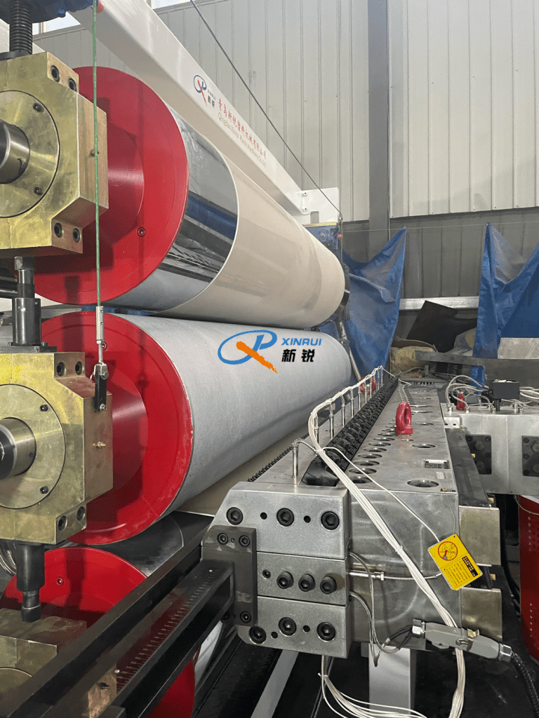 Китай 　Экструзионные линии для производства листов АБС Производитель - Qingdao Xinrui Plastic Machinery Co.,Ltd. - станки листов из- Линия террасная доска ДПК