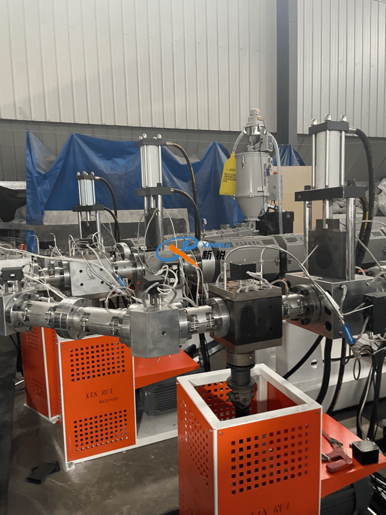 Китай 　Экструзионные линии для производства листов АБС Производитель - Qingdao Xinrui Plastic Machinery Co.,Ltd. - станки листов из- Линия террасная доска ДПК