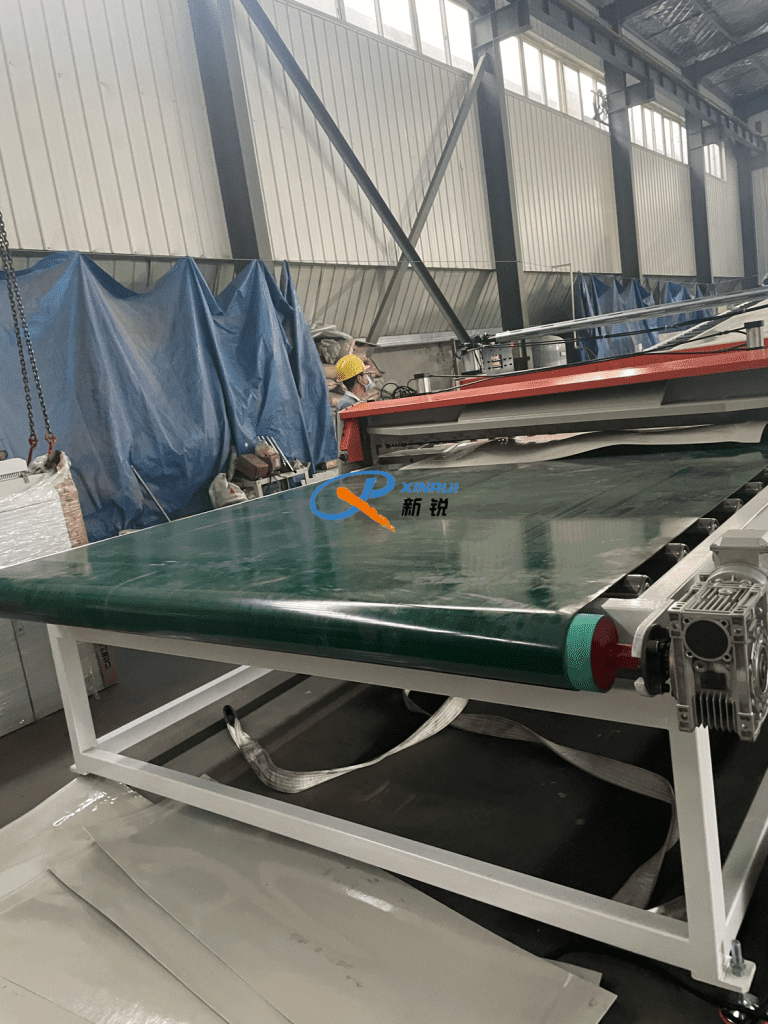 Китай 　Экструзионные линии для производства листов АБС Производитель - Qingdao Xinrui Plastic Machinery Co.,Ltd. - станки листов из- Линия террасная доска ДПК