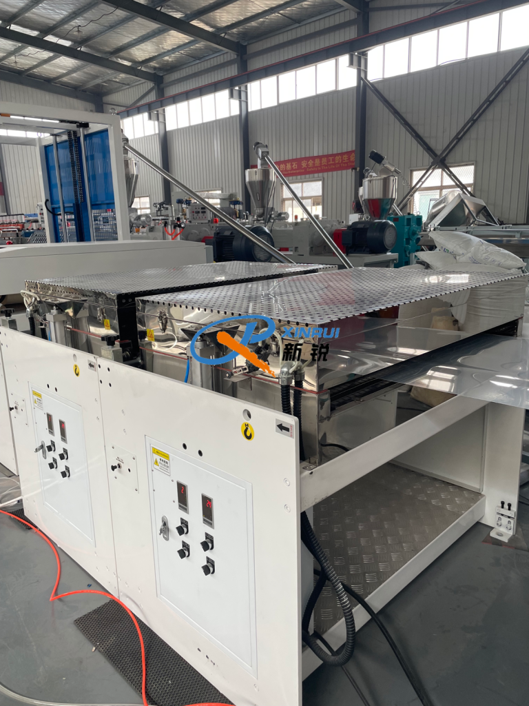 Китай Линия экструзии для производства листов ПП ПЭ ПЭТ Производитель - Qingdao Xinrui Plastic Machinery Co.,Ltd. - станки листов из- Линия террасная доска ДПК