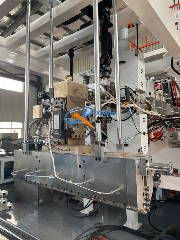 Китай Линия экструзии для производства листов ПП ПЭ ПЭТ Производитель - Qingdao Xinrui Plastic Machinery Co.,Ltd. - станки листов из- Линия террасная доска ДПК