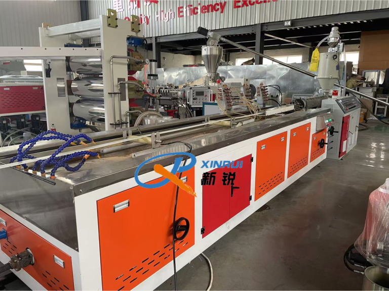 Китай Линия по производству абажуров из ПК Производитель - Qingdao Xinrui Plastic Machinery Co.,Ltd. - станки листов из- Линия террасная доска ДПК