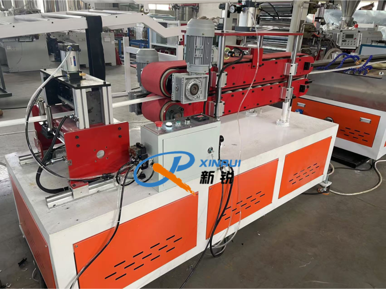 Китай Линия по производству абажуров из ПК Производитель - Qingdao Xinrui Plastic Machinery Co.,Ltd. - станки листов из- Линия террасная доска ДПК