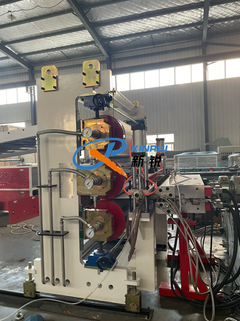 Китай ЭКСТРУЗИОННЫЕ ЛИНИИ ДЛЯ ЛИСТОВ ИЗ ПВХ PVC Производитель - Qingdao Xinrui Plastic Machinery Co.,Ltd. - станки листов из- Линия террасная доска ДПК