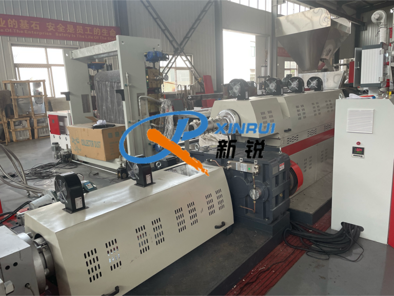Китай Двухкаскадный гранулятор для переработки пп/пэ Производитель - Qingdao Xinrui Plastic Machinery Co.,Ltd. - станки листов из- Линия террасная доска ДПК
