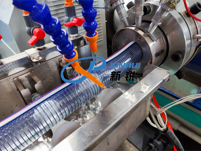 Китай Линия по производству армированных шлангов из ПВХ Производитель - Qingdao Xinrui Plastic Machinery Co.,Ltd. - станки листов из- Линия террасная доска ДПК
