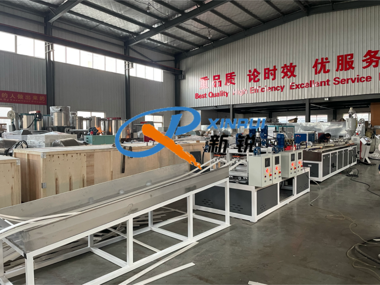Китай Линия по производству сотовых профили ПП Производитель - Qingdao Xinrui Plastic Machinery Co.,Ltd. - станки листов из- Линия террасная доска ДПК