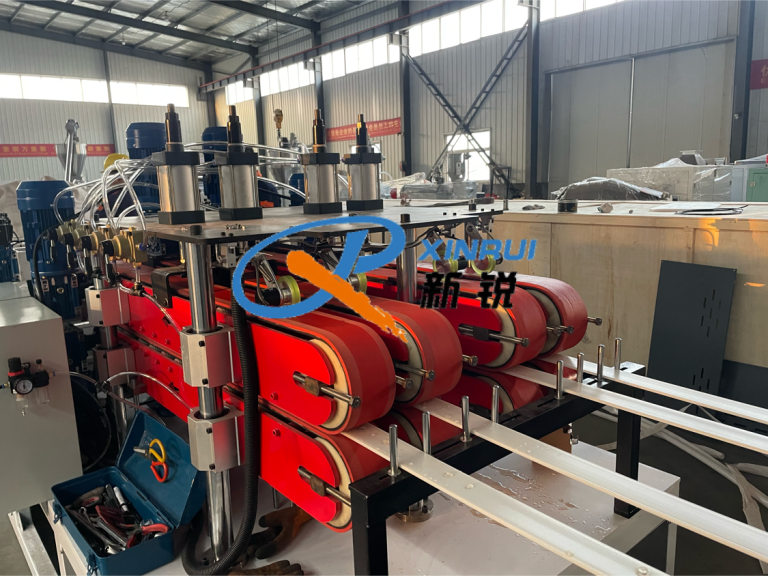 Китай Линия по производству сотовых профили ПП Производитель - Qingdao Xinrui Plastic Machinery Co.,Ltd. - станки листов из- Линия террасная доска ДПК