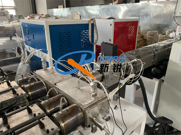 Китай Линия по производству сотовых профили ПП Производитель - Qingdao Xinrui Plastic Machinery Co.,Ltd. - станки листов из- Линия террасная доска ДПК