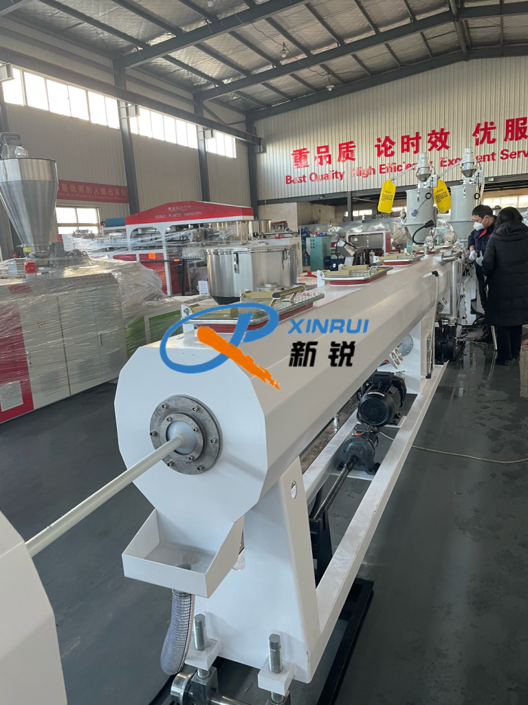 Китай Оборудование для производства труб из пп пэ Производитель - Qingdao Xinrui Plastic Machinery Co.,Ltd. - станки листов из- Линия террасная доска ДПК