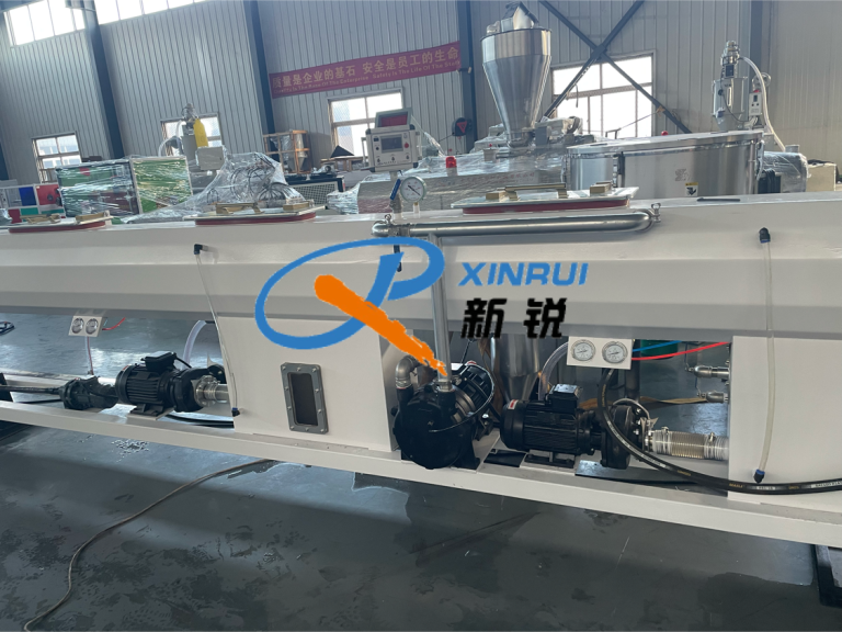 Китай Оборудование для производства труб из пп пэ Производитель - Qingdao Xinrui Plastic Machinery Co.,Ltd. - станки листов из- Линия террасная доска ДПК