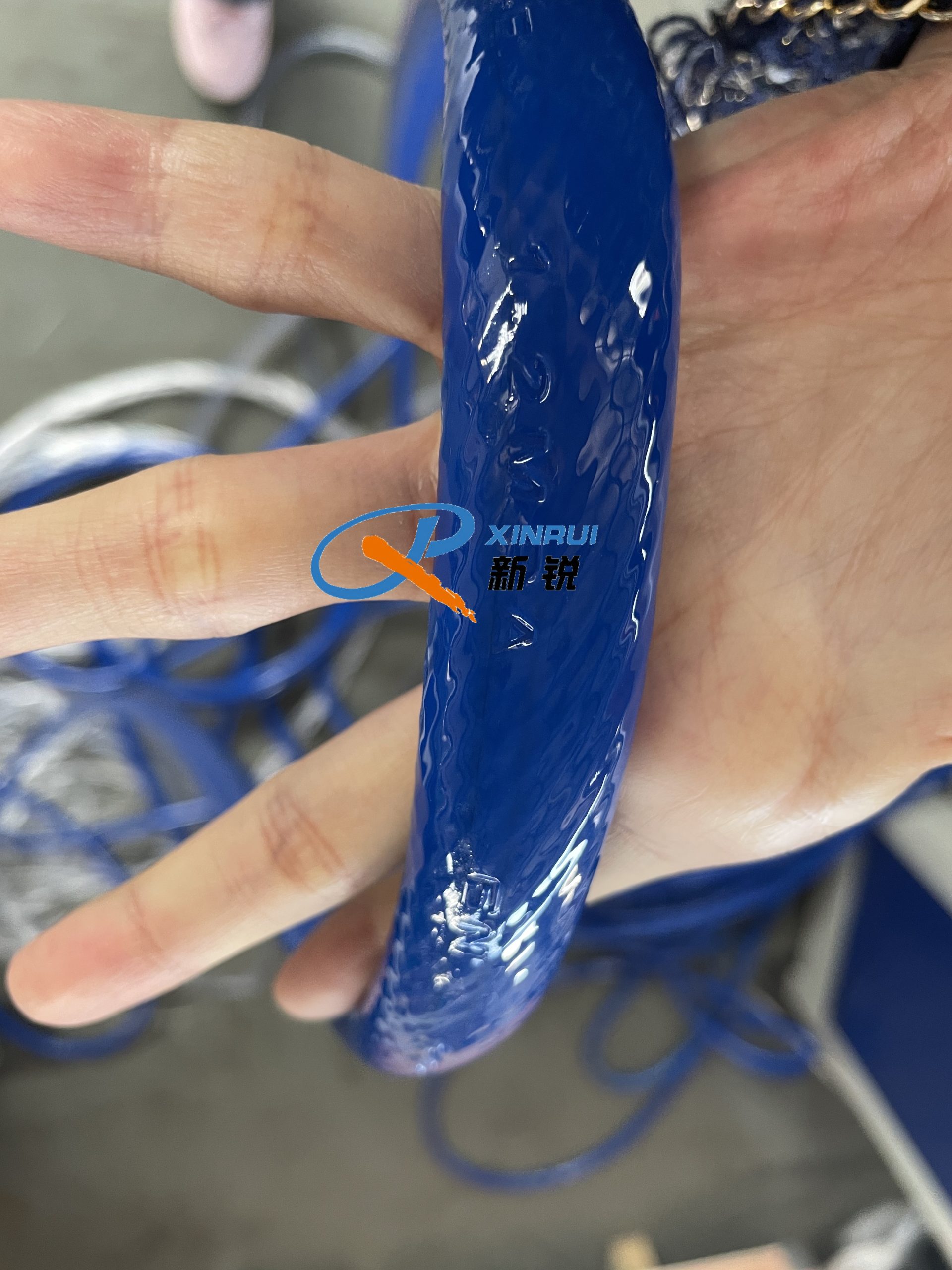 Qingdao Xinrui Plastic Machinery Co., Ltd. успешно поставила экструзионную линию для производства контейнеров для контроля роста корней из ПЭ