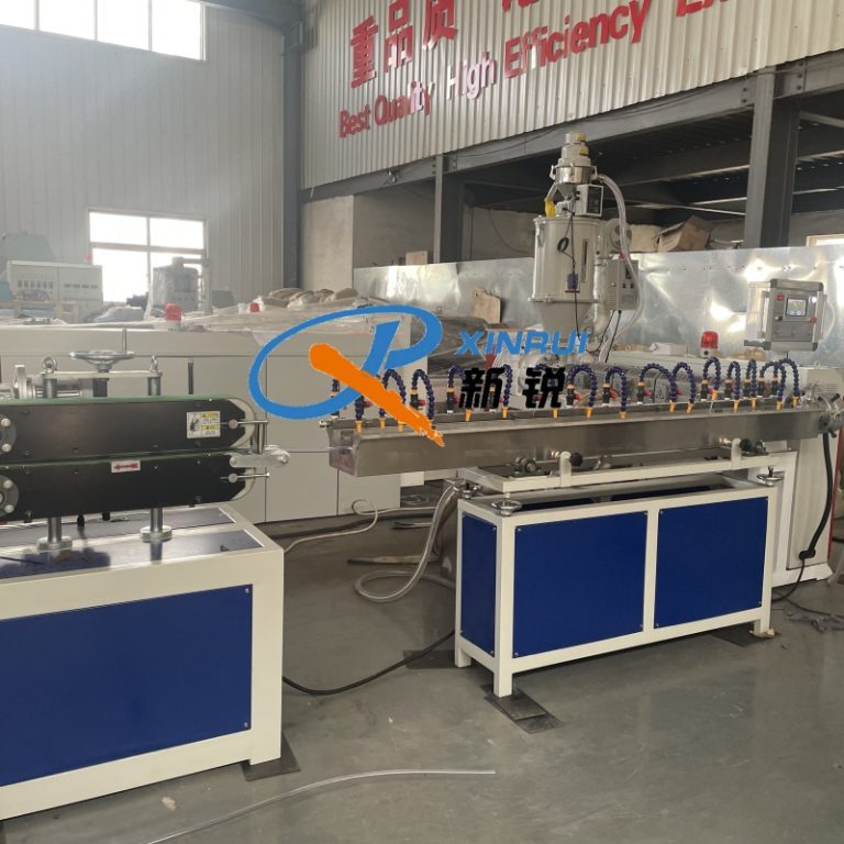 Китай Экструзионная линия по производству шлангов, армированных ПВХ Производитель - Qingdao Xinrui Plastic Machinery Co.,Ltd. - станки листов из- Линия террасная доска ДПК