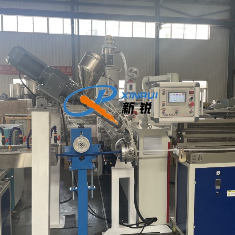 Китай Экструзионная линия по производству шлангов, армированных ПВХ Производитель - Qingdao Xinrui Plastic Machinery Co.,Ltd. - станки листов из- Линия террасная доска ДПК
