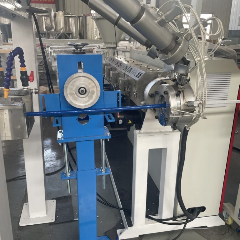 Китай Экструзионная линия по производству шлангов, армированных ПВХ Производитель - Qingdao Xinrui Plastic Machinery Co.,Ltd. - станки листов из- Линия террасная доска ДПК