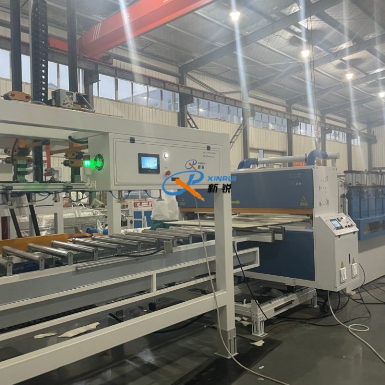Китай Оборудование для производства листа жесткого из вспененного пвх  Производитель - Qingdao Xinrui Plastic Machinery Co.,Ltd. - станки листов из- Линия террасная доска ДПК