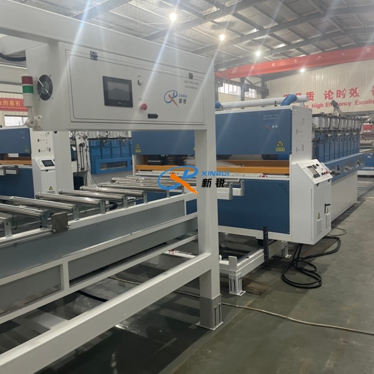 Китай Оборудование для производства листа жесткого из вспененного пвх  Производитель - Qingdao Xinrui Plastic Machinery Co.,Ltd. - станки листов из- Линия террасная доска ДПК