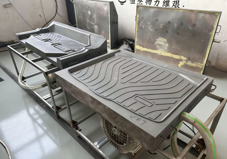 Китай Ручное вакуумное формовочное оборудование используется для напольных ковриков автомобилей Производитель - Qingdao Xinrui Plastic Machinery Co.,Ltd. - станки листов из- Линия террасная доска ДПК