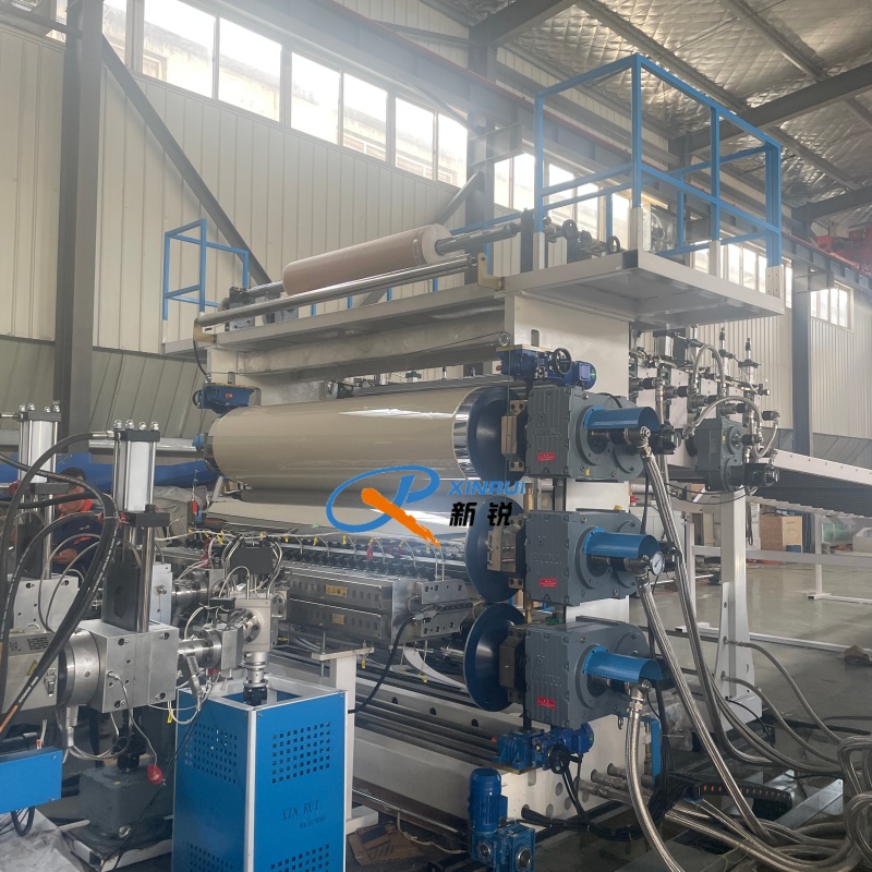 Lignes d'extrusion pour la production de panneaux de meubles en ABS laminé