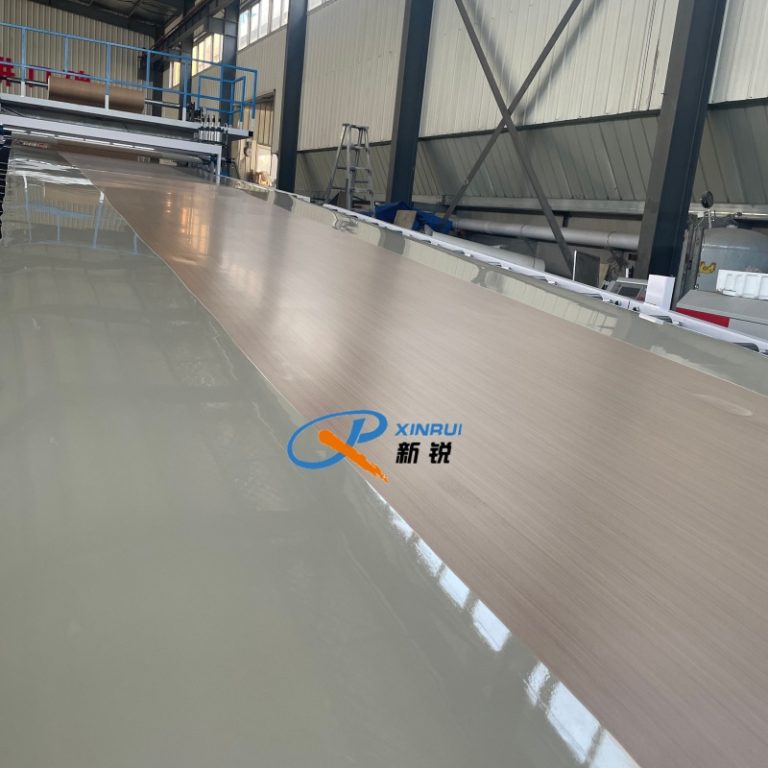 中国 ABS ラミネート家具ボード押出ライン メーカー - 青島 Xinrui プラスチック機械有限公司- WPCデッキボードシートの機械