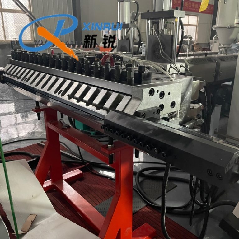 Китай Линия для производства объемной георешетки Производитель - Qingdao Xinrui Plastic Machinery Co.,Ltd. - станки листов из- Линия террасная доска ДПК