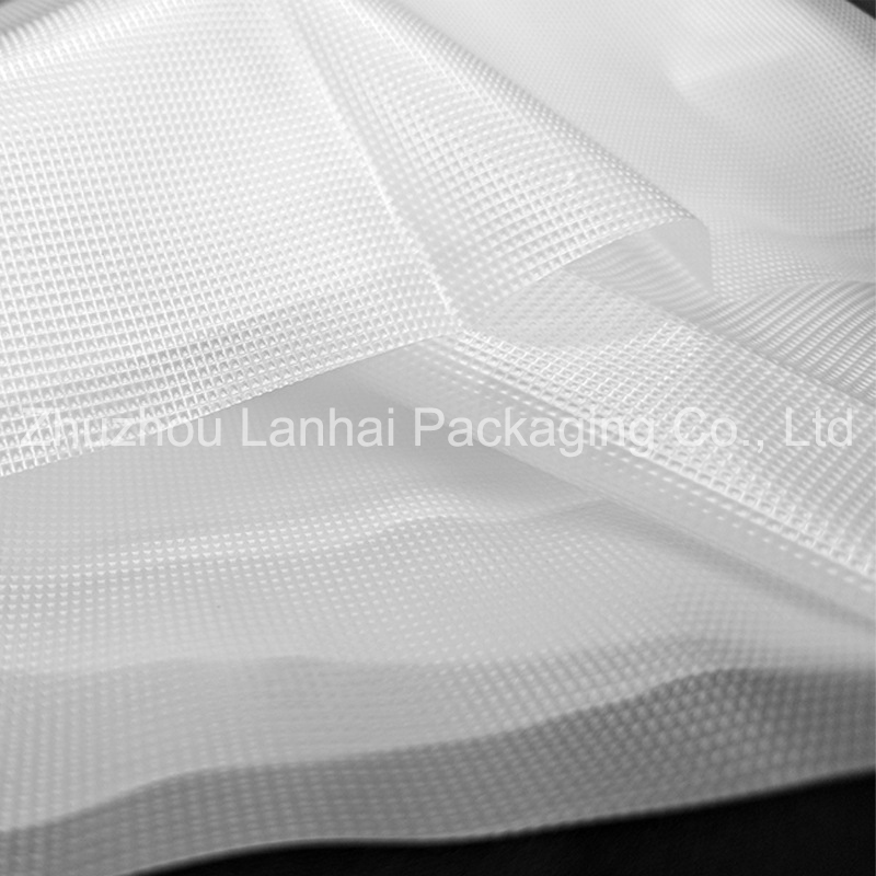 Водорастворимая пленка для вышивки делает процесс легким и точным.