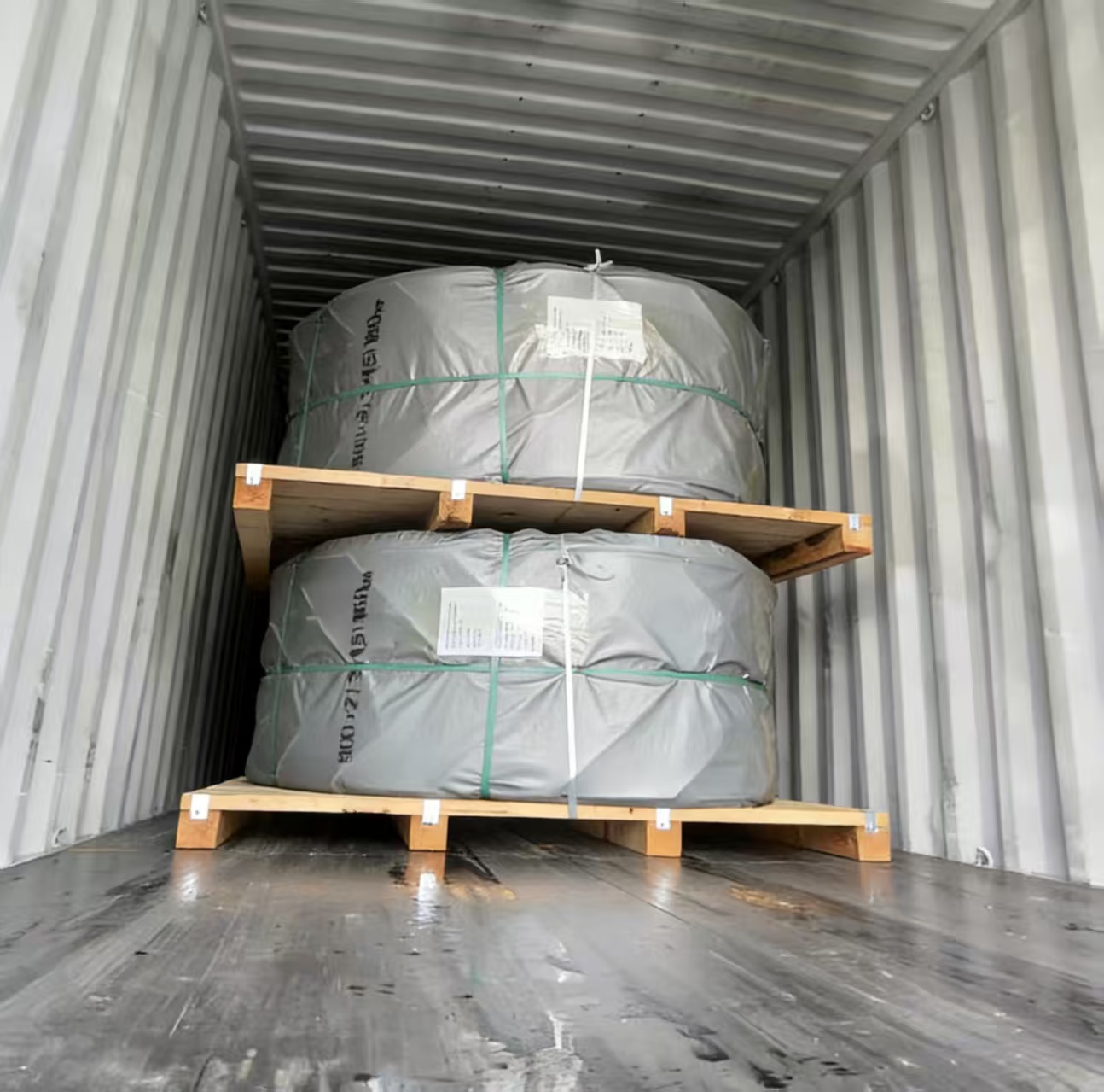 Заголовок: Успешная отгрузка: Партия высококачественных конвейерных лент отправлена клиенту в Европу